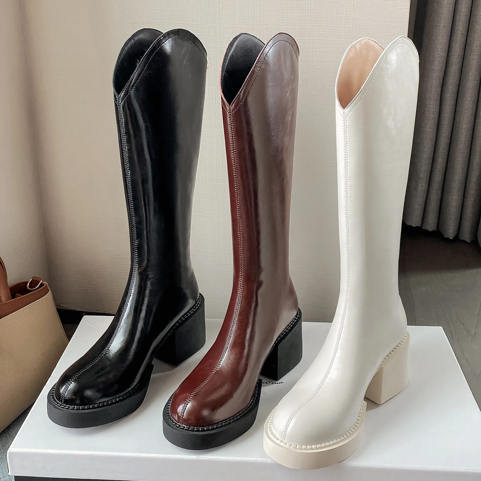

2021 Genuine Cow Leather Women Boots Platform Thick Heels Round Toe Knee High Boots Autumn Winter Ladies Shoes Designer I0004