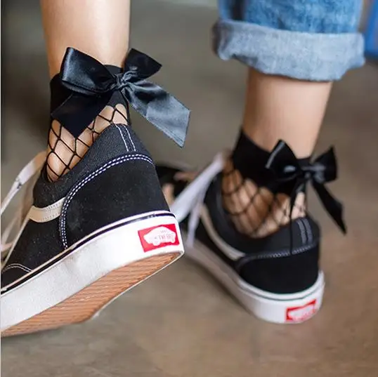 

BKLD Fashion 2017 New Women Sexy Black Mesh Short Ankle Socks Christmas Girls Fishnet Socks With Cute Bow Ladies Socks 6 Colors