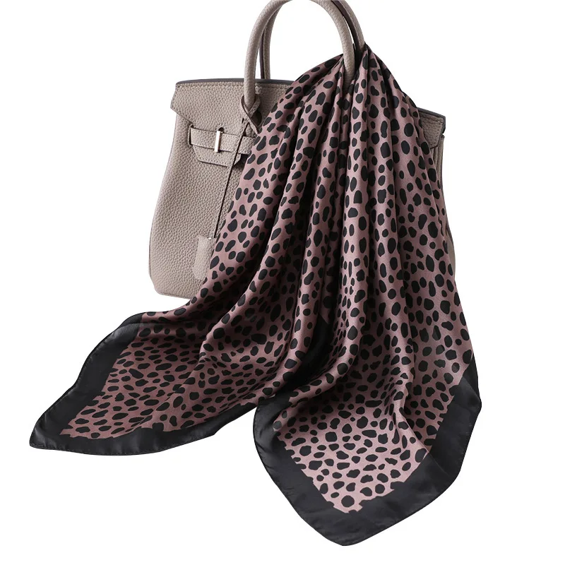 

2020 Luxury Brand Leopard Silk Scarf Fashion Square Women Shawls And Wraps 70*70cm Print Small Scarves Neck Hijabs Foulard