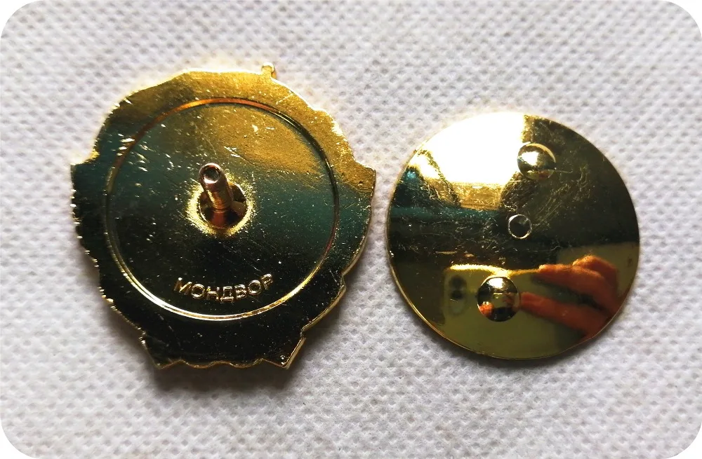 Значки советского ордена Красного знамена на винтах СССР Ленина до Советского