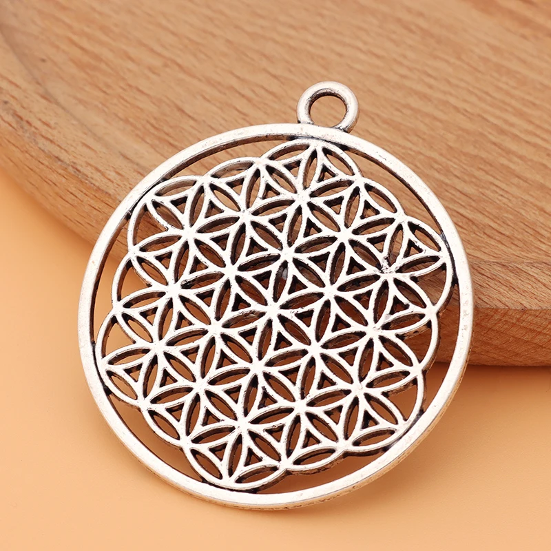 

10pcs/Lot Tibetan Silver Life Flower Round Charms Pendants for Necklace Jewelry Making Accessories