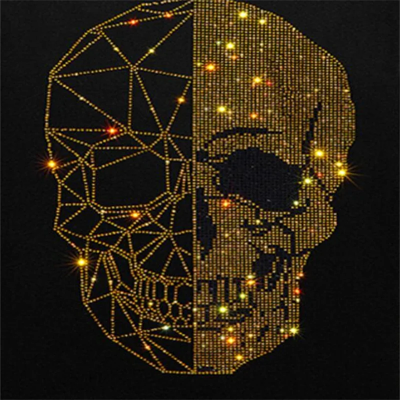

2021 New Rhinestone Skull Summer Leisure Beach Men's Breathable Slim Shorts Joker Fitness Design