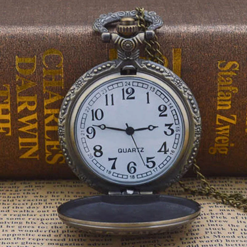 

European and American Paris Eiffel Tower Classic Architecture Pocket Watch Wholesale Trend Ladies Sweater Chain Quartz Watch
