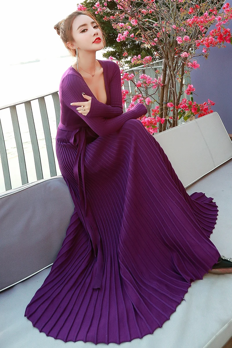 

Elegant Graceful Knitwear Dress Sexy V-neck Slim-Fit Pleated Dress 2021 Autumn Fashion Large Swing Dress Women New All-match