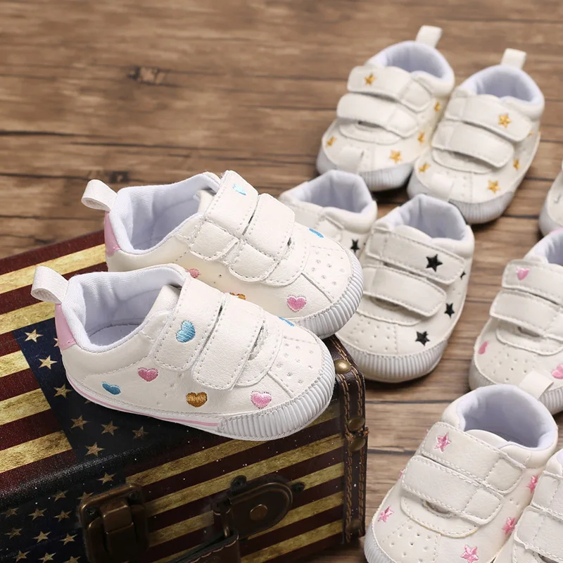 Newborn Baby Shoes Star Print First Walkers Baby PU Leather Soft Soled Infant Toddler Boys Girls Sneakers Prewalker Footwear 2021 newborn baby girls lovely bow infant toddler princess first walkers soft soled shoe floral shoes kid prewalker footwear