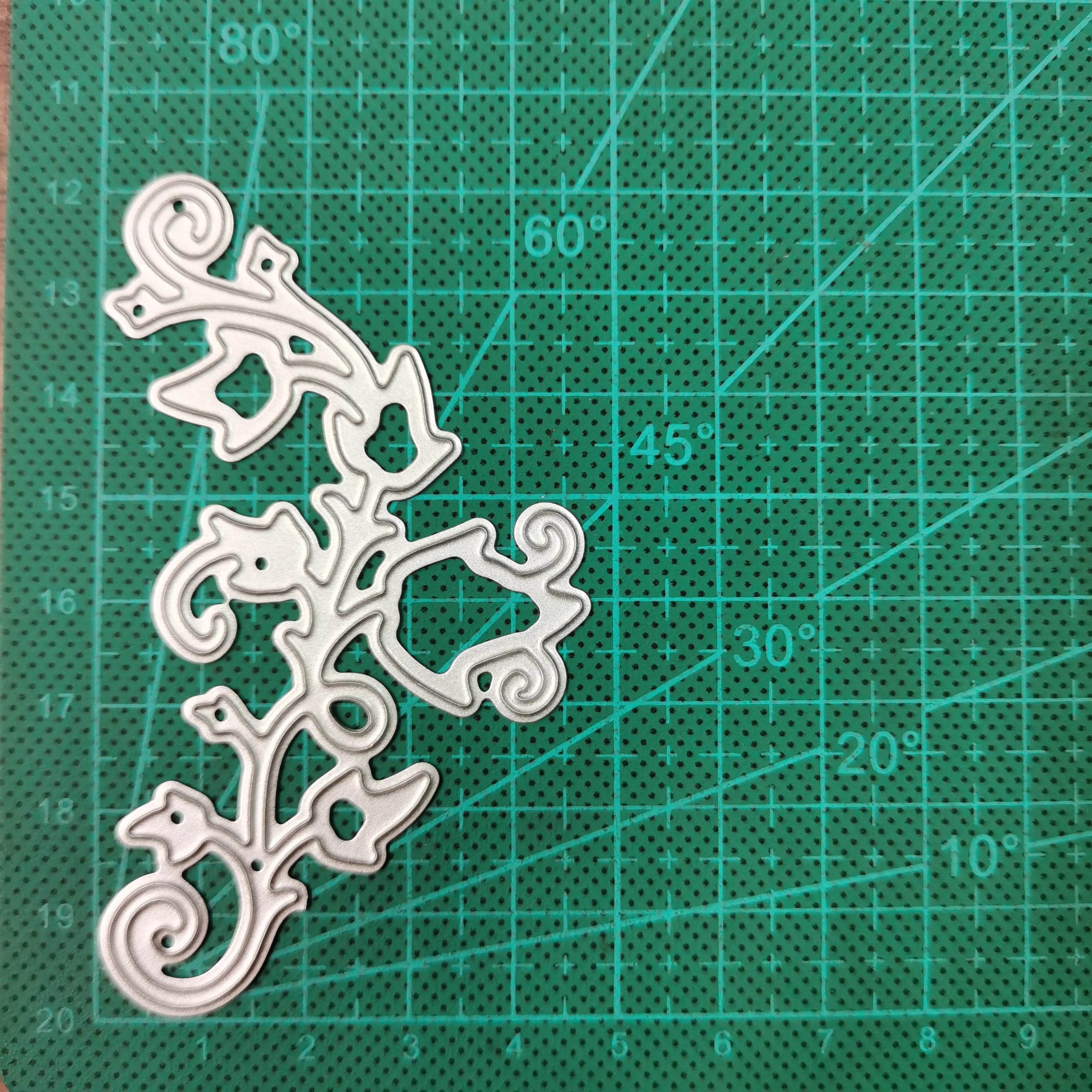 

Leaf vine Christmas Party Halloween 2021 new metal cutting diy photo album scrapbook card embossing template decoration mold