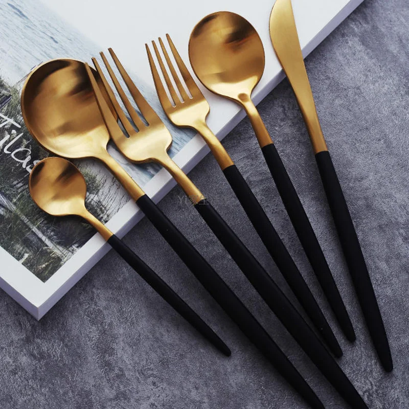 Столовый набор столовых приборов в европейском стиле западной