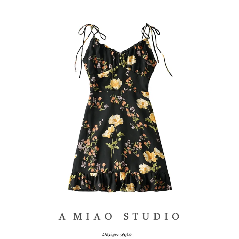 Женское платье в пасторальном стиле маленькое на шнуровке с цветочным принтом