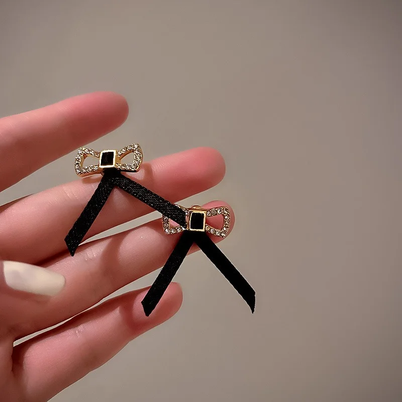 

U-Magical French Black Flannel Bow-knot Dangle Earring for Women Gold Metal Hollow Rhinestone Earring Jewelry Chic Accessories