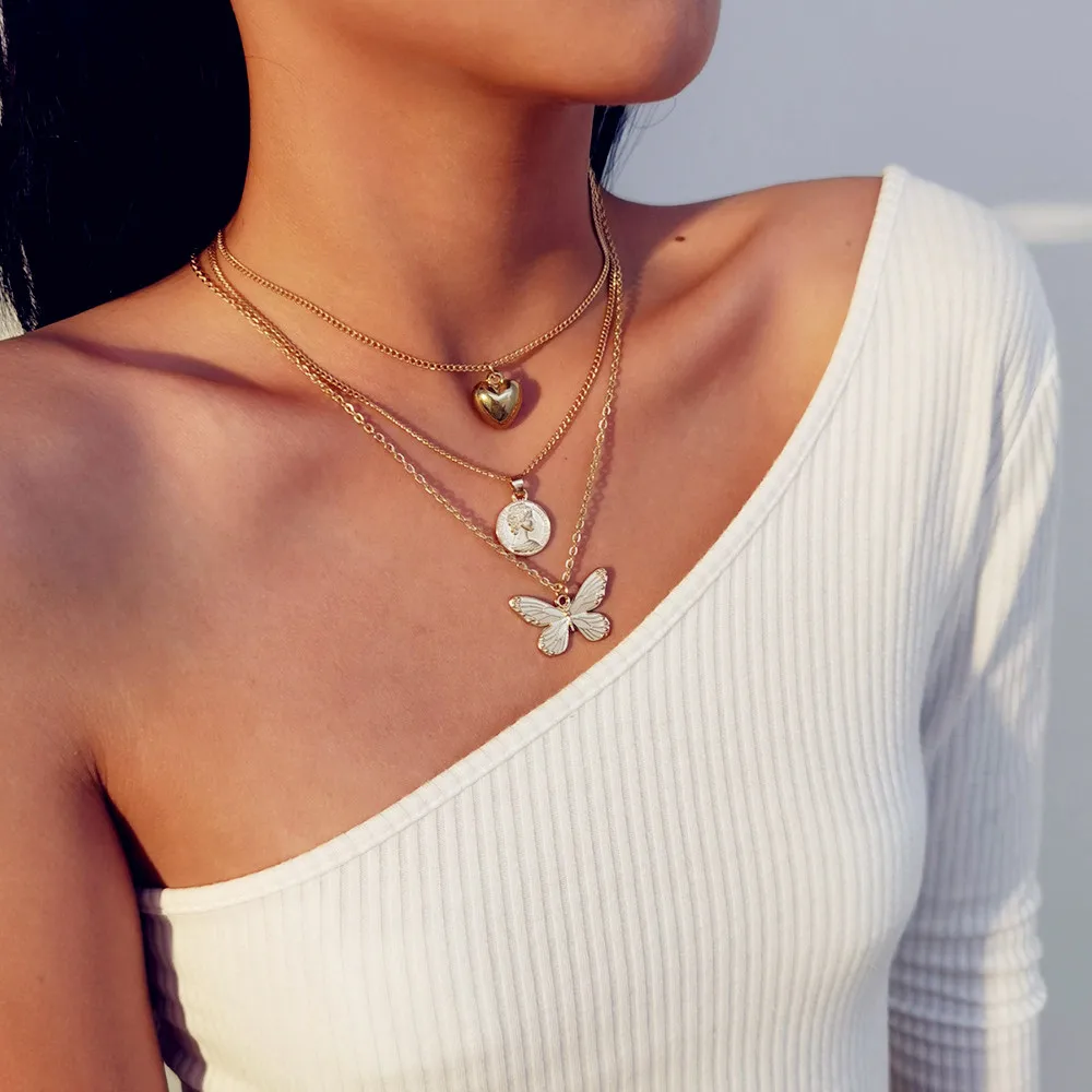 Женская цепочка с подвеской-бабочкой золотистая в форме сердца несколько