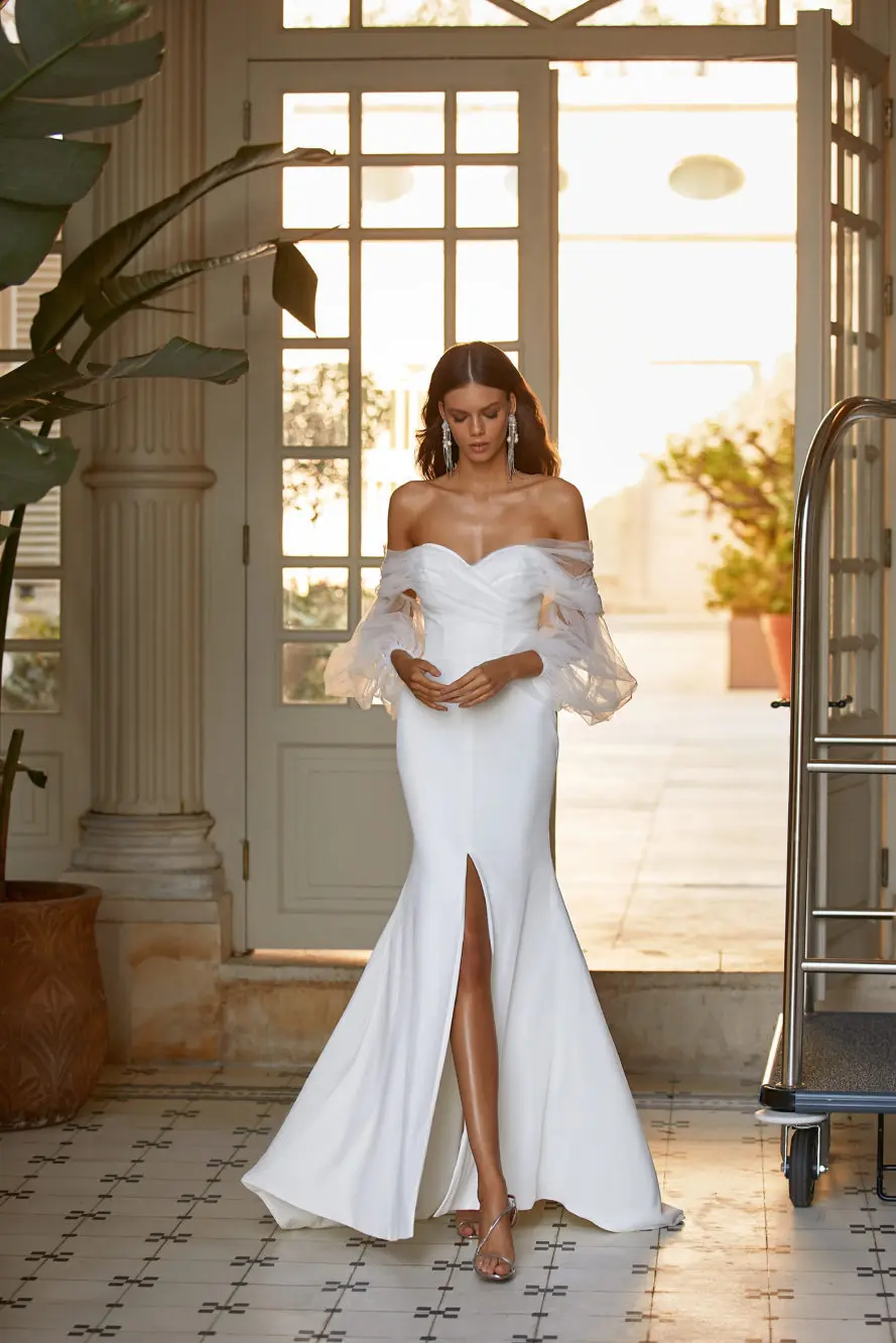 

Женское кружевное платье с рукавами-лепестками и воротником-лодочкой