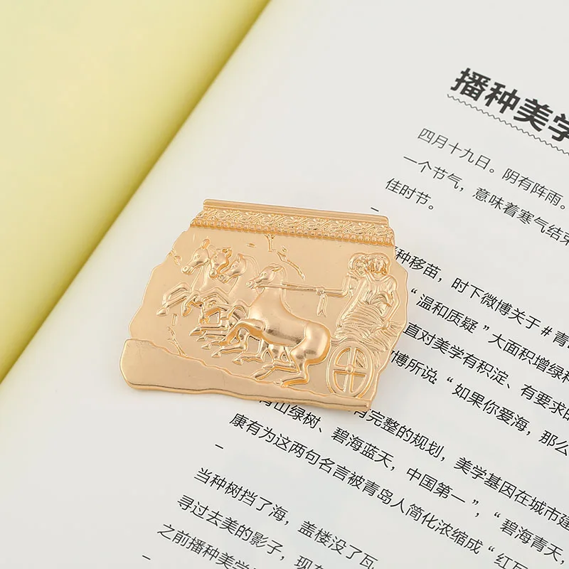 Fashion new ladies cardigan creative art embossed gods travel temperament matte gold coat brooch female | Украшения и аксессуары