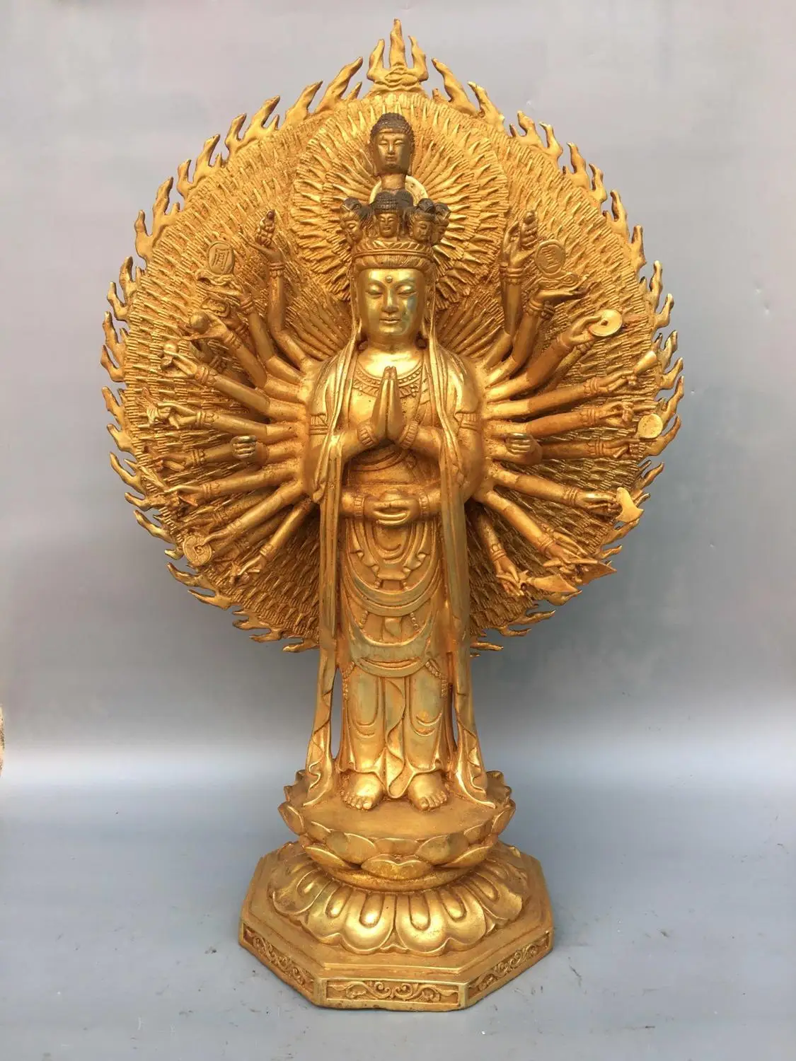 

27"Tibet Temple Collection Old Bronze Gilt 1000-arm Guanyin Bodhisattva Avalokitesvara Buddha Worship Hall Town house