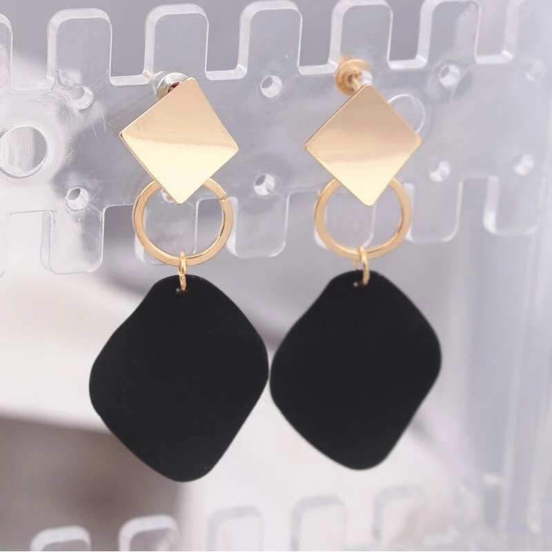 

2021 New Morandi Color Geometric Metal Paint Earrings Fashion Niche Earrings Jewelry Women Gift For Fine Earring Making