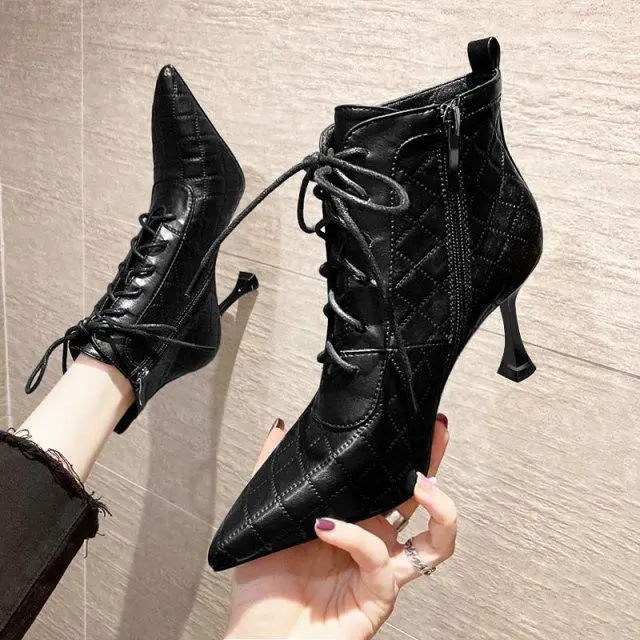 

Модные женские ботинки в британском стиле, новинка осень-зима 2020, женские бархатные короткие ботинки на высоком каблуке-шпильке с острым но...