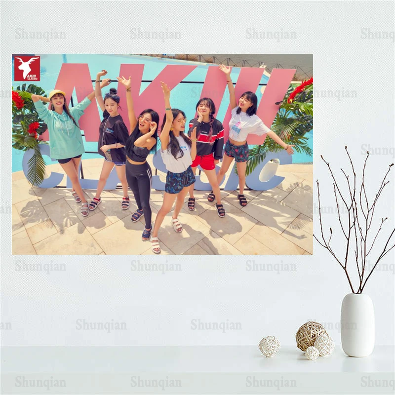 

Everglow KPOP Girl Poster Wall For Living Room Art Poster Decoration Canvas Fabric Bright Colors No Frame Morden Print Wall 0512