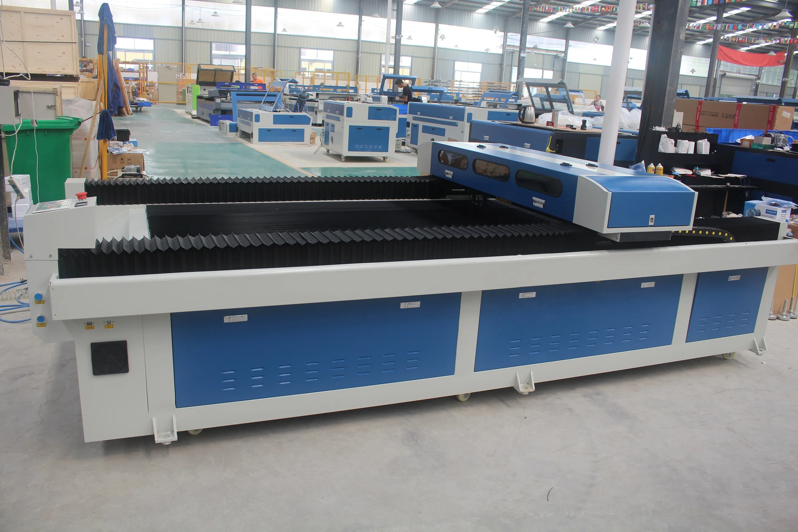 Машина для лазерной резки с двумя головками размер кровати 1300*2500 мм цена |