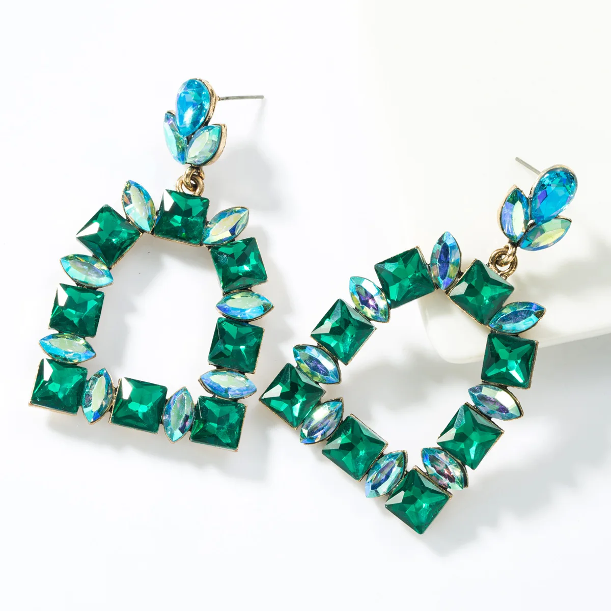 

Court Trendy Design Rhinestone Earrings Green Crystal Delicate Earrings Women New Fashion Party Jewelry Wholesale