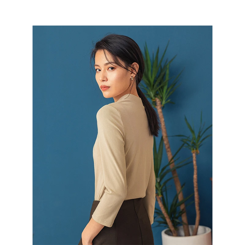 Женская Базовая футболка INMAN Однотонная с круглым вырезом и рукавом 3/4 весна 2019 |