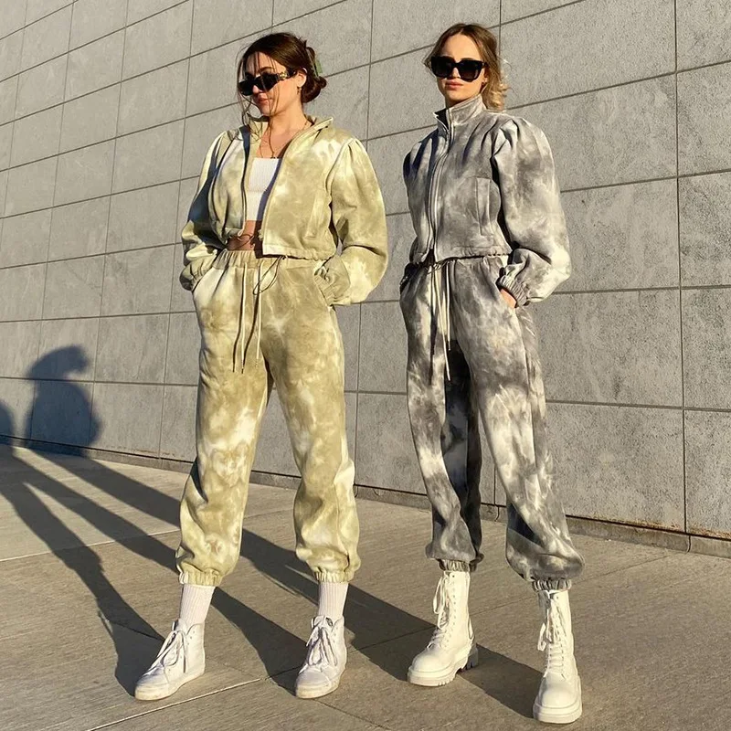 

Женский спортивный костюм из 2 предметов, толстовка с воротником-стойкой и принтом, свободные спортивные штаны, верхняя одежда на молнии, ос...