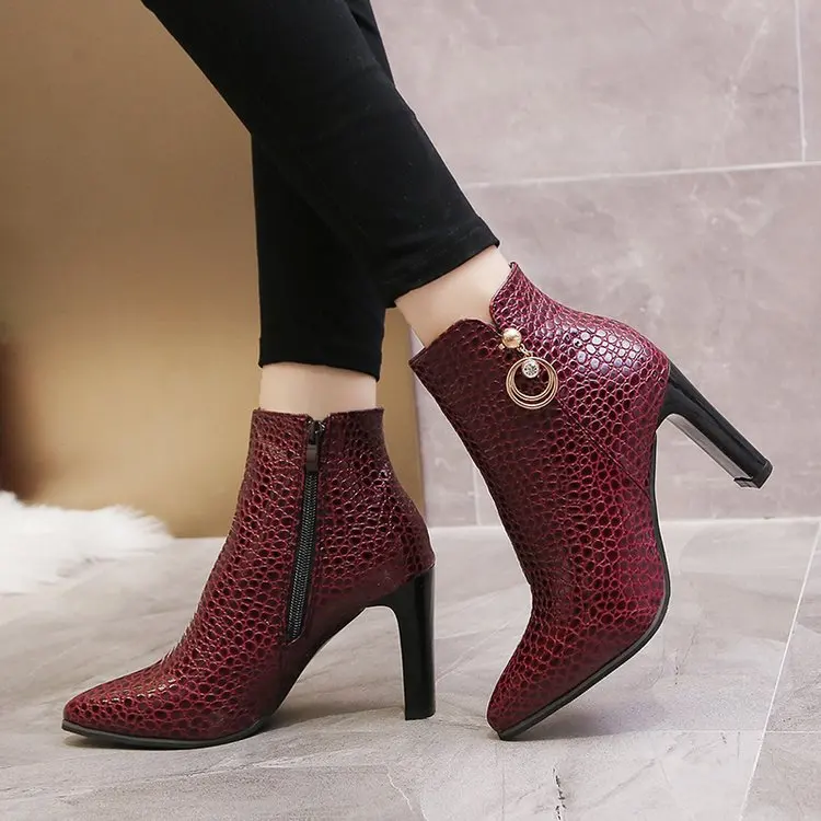 Ботинки на высоком каблуке из змеиной кожи черного винно Красного цвета женская