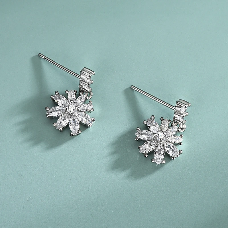 

S925 Sterling Silver Temperament Chrysanthemum Earrings Female Personalized Fairy Short Snowflake Hundred Christmas Gifts