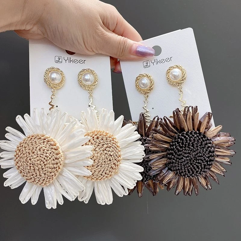 

New Boho Flowers Earrings Daisies Pearls Raffia Weaving Bohemia Sunlight Holiday Style Dangle Earrings for Women 2021 Tend