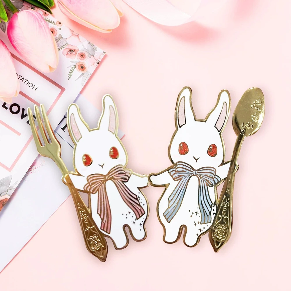 

Cute Fashion Magic Bunny Pin Cartoon Fork Pink Rabbits and Spoon Blue Rabbit Pastel Medal Brooch Lapel Backpack Pins Decor