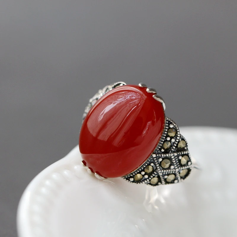 Оригинальные Серебряные кольца инкрустированные натуральным красным агатом