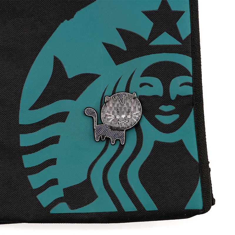 

Hand-embroidered big face cat cartoon brooch female accessories Indian silk badge creative wild brooch jewelry