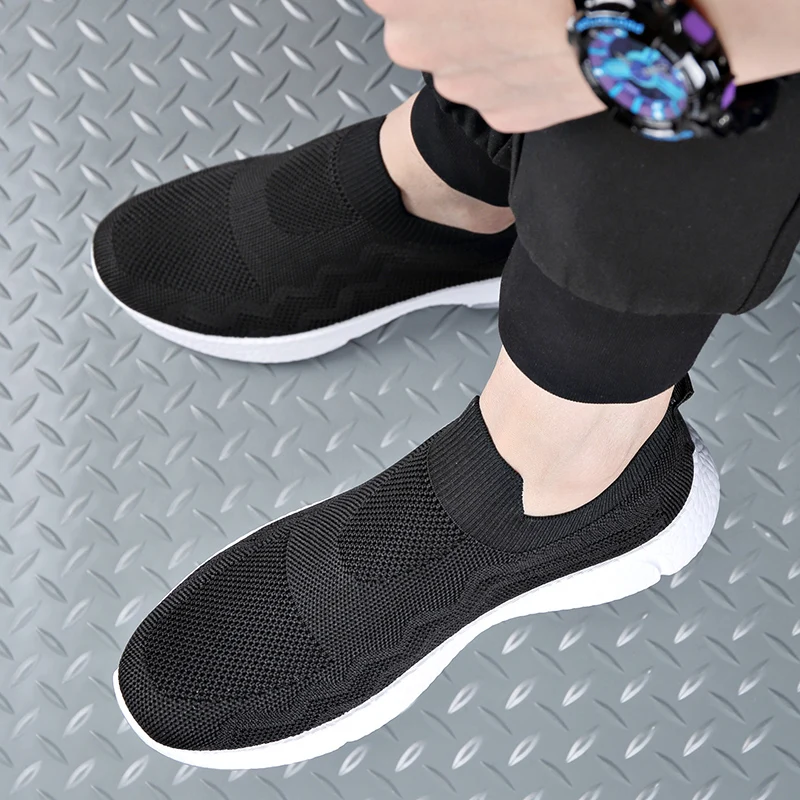 2022 New Slip on Casual Light Men's Running Shoes Breathable Weave Soft Men's Shoes Outdoor Walkong Non Slip Designer Shoes Men