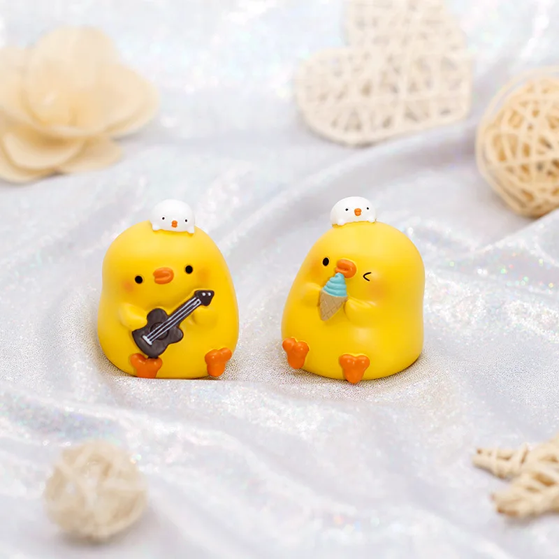 Цельнокроеное платье Желтый цыпленок мини маленький Pollo Статуэтка женщины в