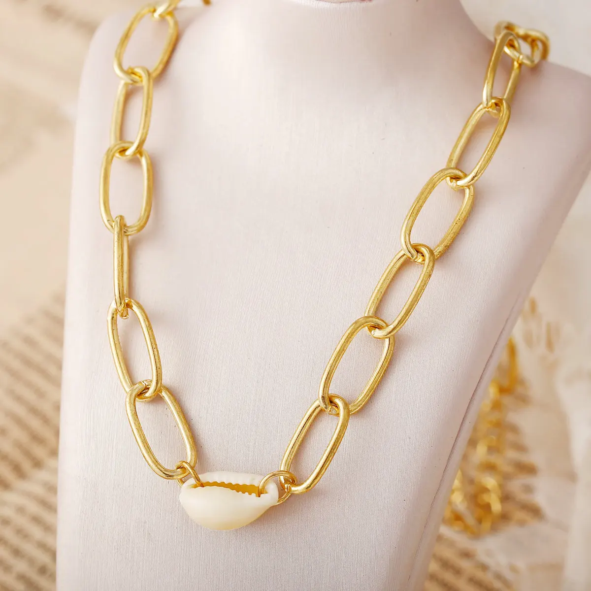 

Punk Thick Shell Chain Clavicle Necklaces for Women Collarbone Necklace Metal Couple Hip Hop Necklace