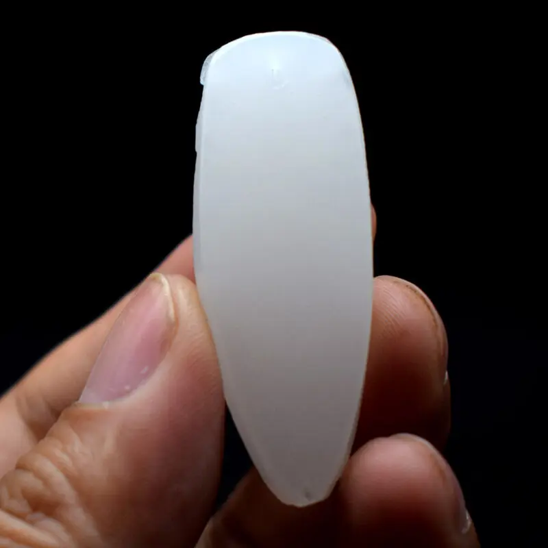 Открытая подсветка изумительное прорастание маленькой красивой искусственной