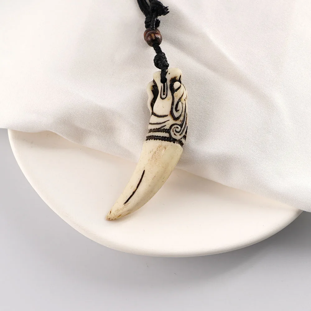 

LeeSell Cool Boy Men's Imitation Vintage Yak Bone Carved Pendant Wolf Tooth Necklace Amulet Tooth Adjustable Rope Gift