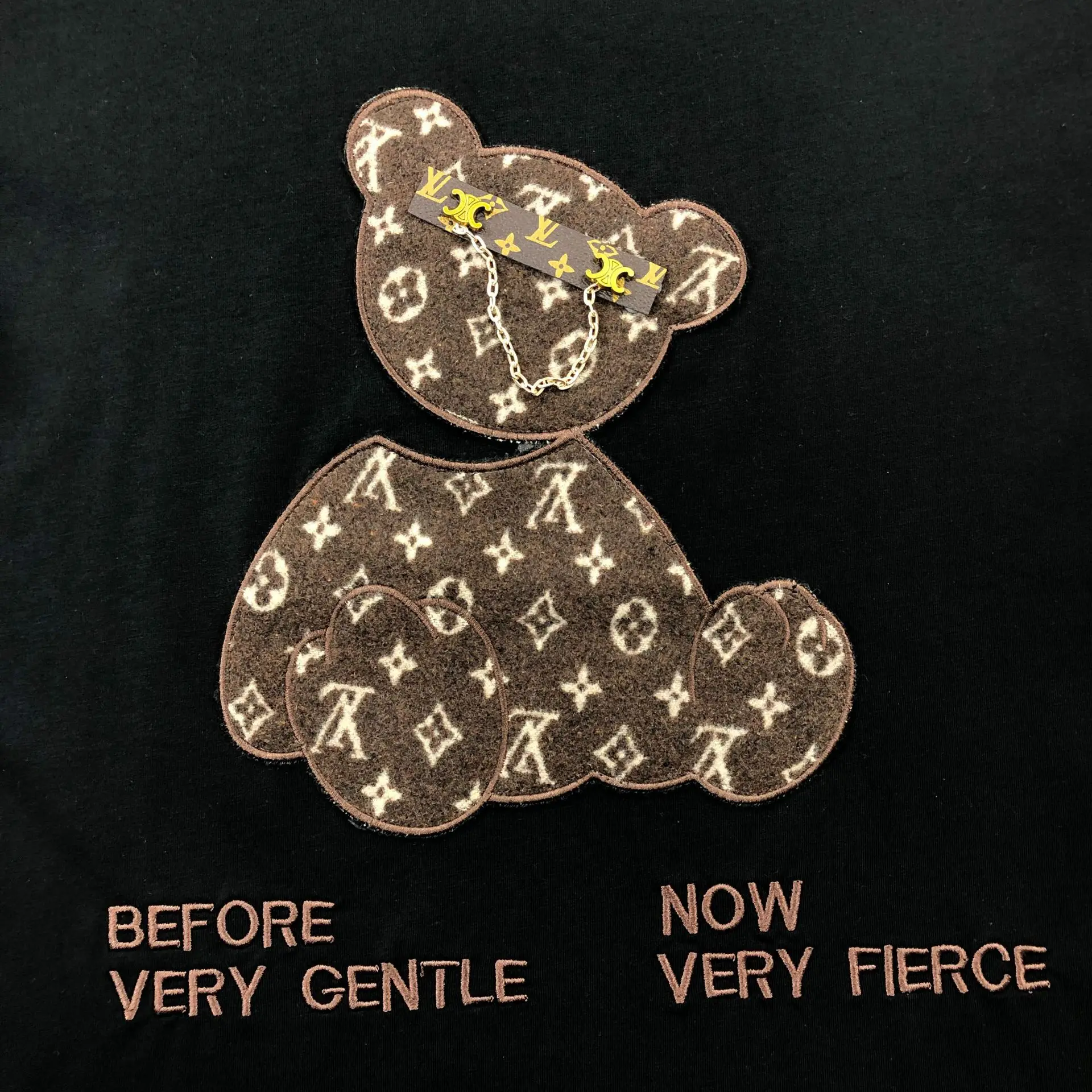 

2021 new women's short-sleeved T-shirt L bear oblique head embroidery flocking loose large version lazy style top top