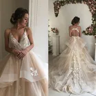 V-образный вырез на тонких бретелях с аппликацией Кружева Тюль многоуровневые Свадебные платья с низким вырезом на спине элегантные свадебные платья