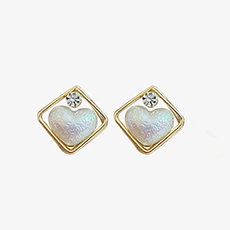 

New Exquisite Heart Shaped Pearl Stud Earrings For Woman 2021 Korean Fashion Jewelry Wedding Party Girls Unusual Gold Earrings