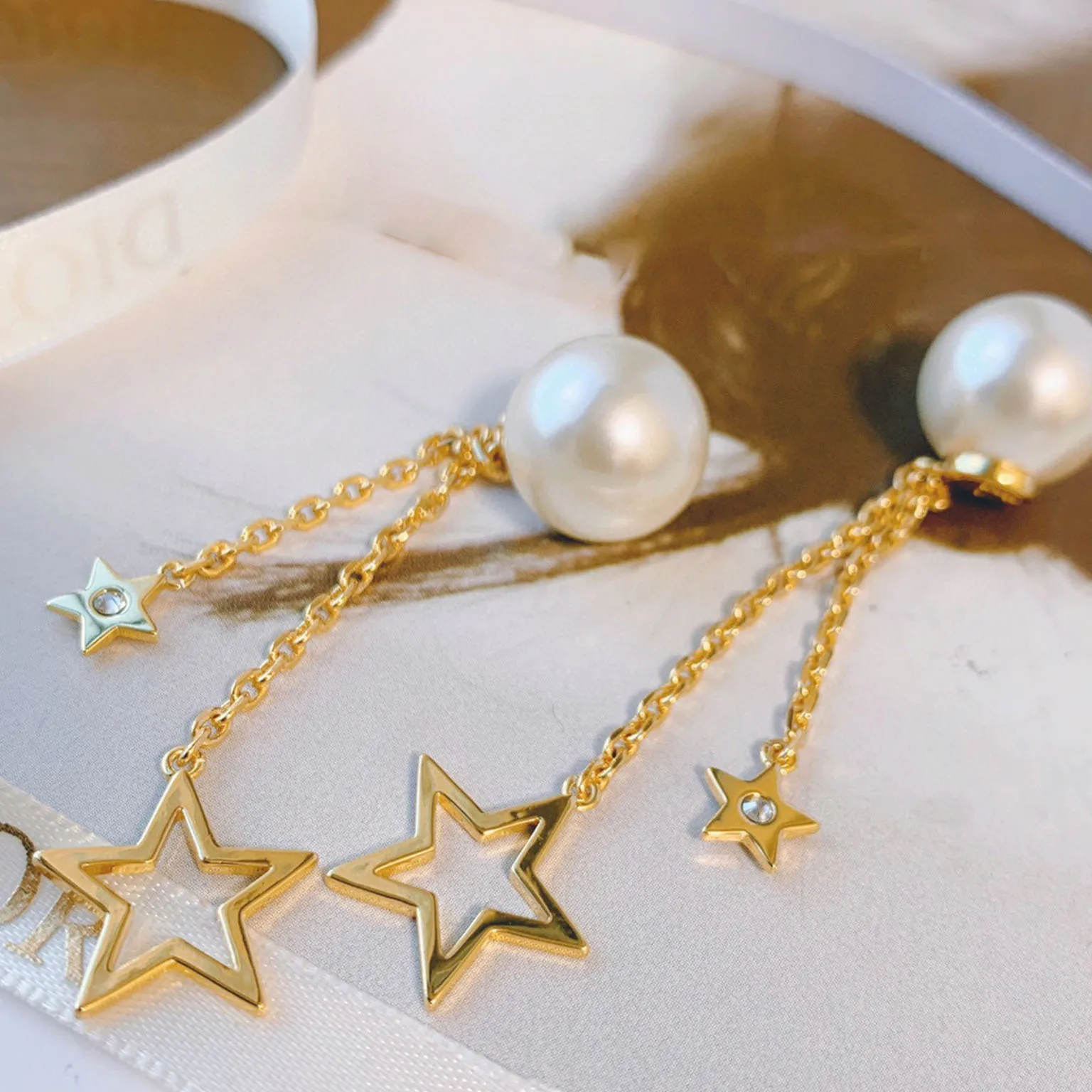 

High quality wedding long claw chain inlaid with pearl new 2021 fashionable popular gold letter sexy Earrings women's exaggerate