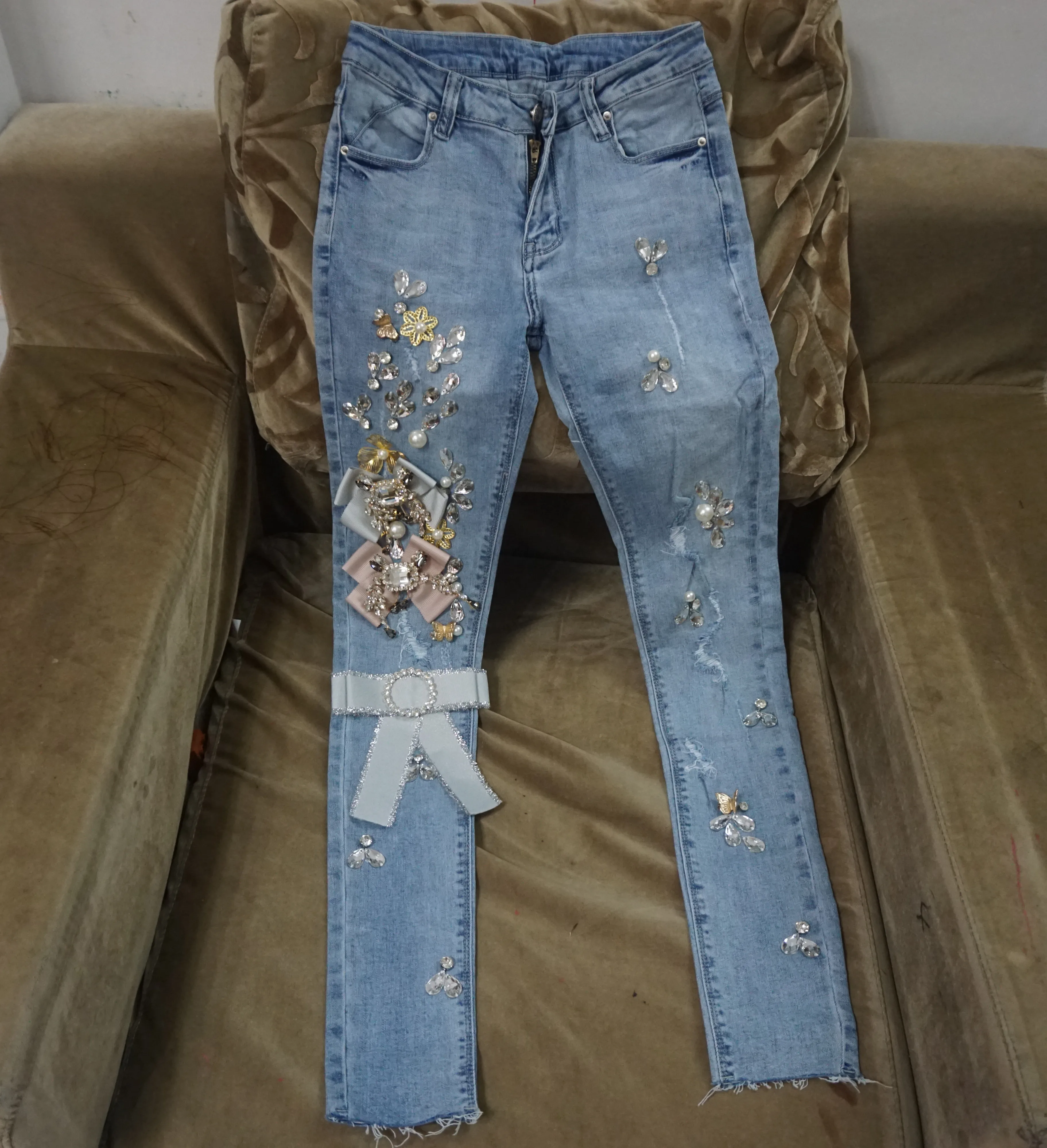 Брюки-карандаш женские стрейчевые тонкие узкие эластичные модные рваные джинсы