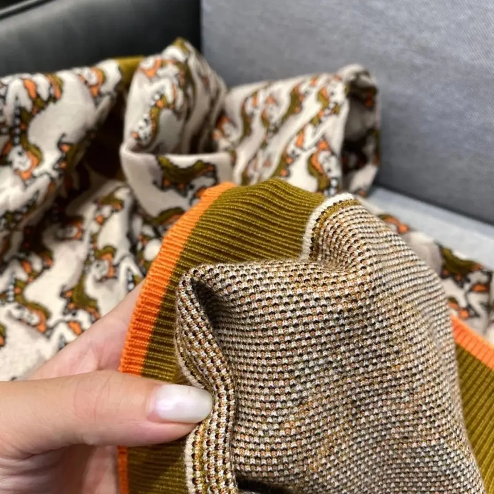 

Fall / winter 2020 Unicorn jacquard long sleeve crew neck Pullover Sweater T-shirt women's loose thickened bottoming shirt