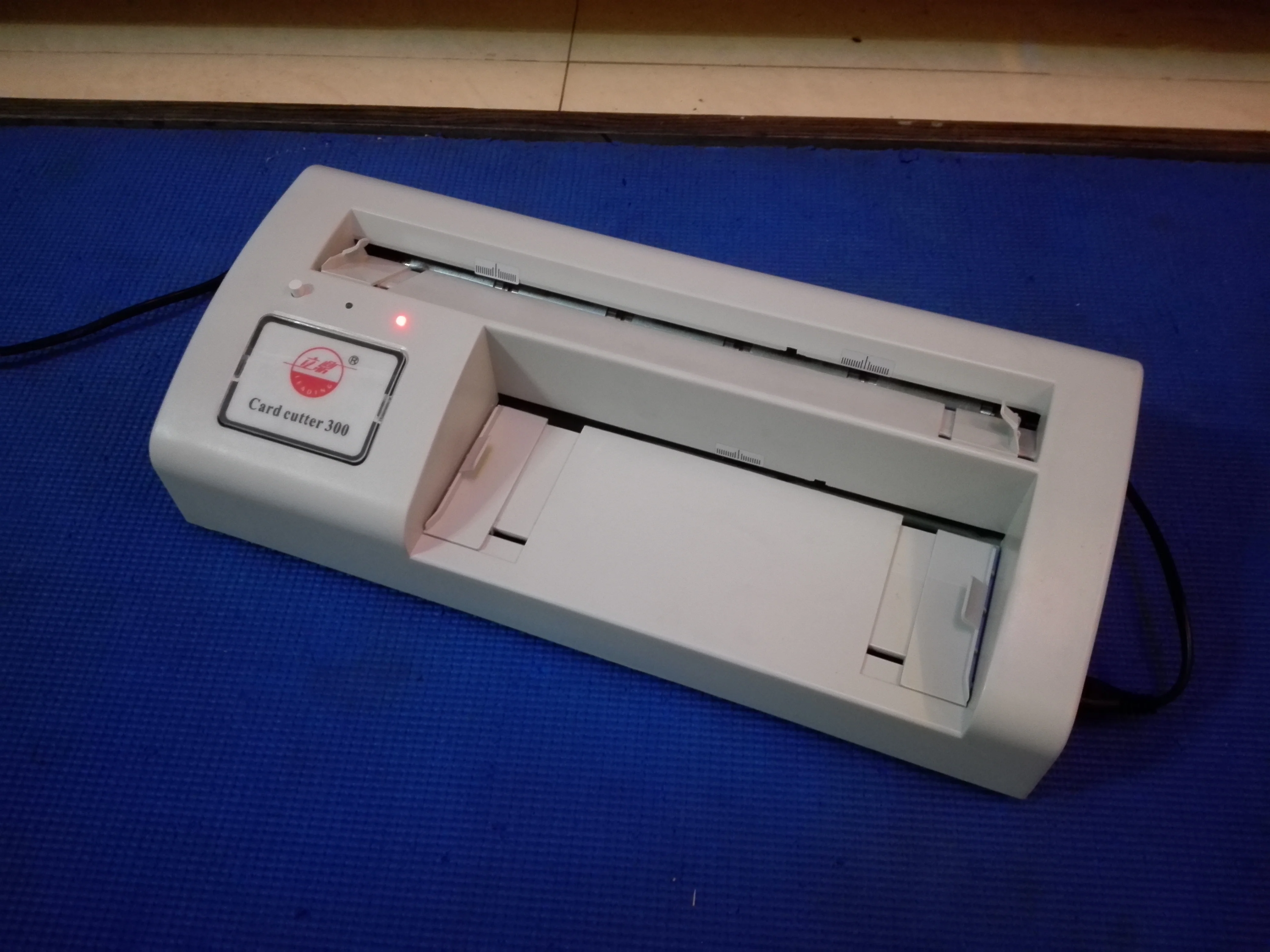 Машина для резки визитных карточек автоматическая машина нож 90*54 мм 220 В |