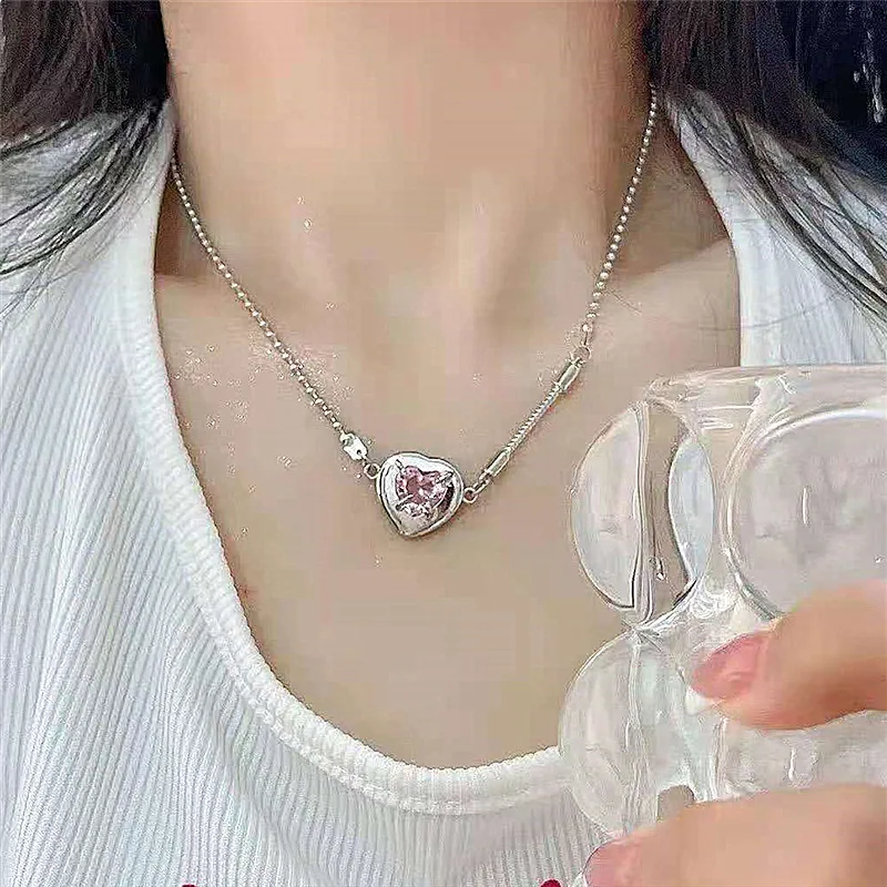 

Korean Vintage Pink Crystal Love Heart Pendant Necklaces for Women Fashion Jewelry 2021 New Female Charm Metal Necklace Gifts