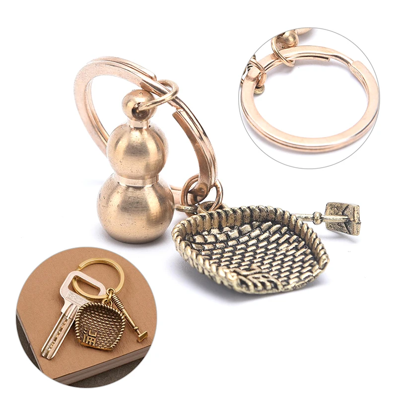 

1PCS Mini Gourd Dustpan Keychain Brass Creative Car Keychain Pendant Jewelry Gift