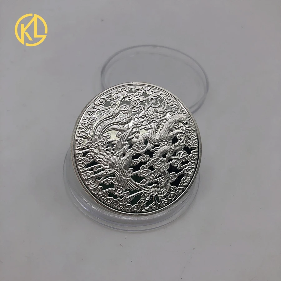 Монета в крайнем удачи с изображением процветания доставленного драконом и