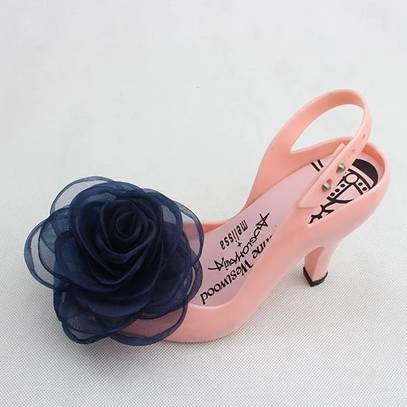 Женские туфли-лодочки на высоком каблуке с открытым носком украшенные шелковыми