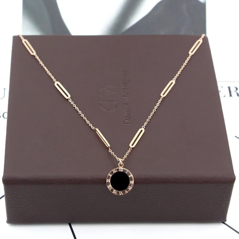 

Fashion Women Necklace Stainless Steel Black White Shell Necklaces With Roman Numeral Luxury Women Wedding Jewelry Collars N078