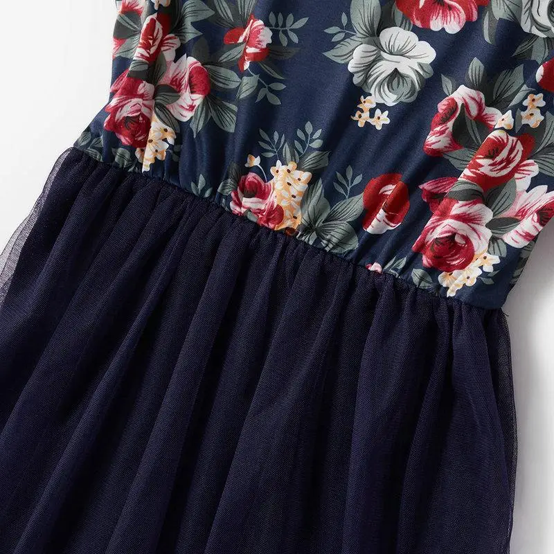 2020 г. Модные одинаковые платья с короткими рукавами для мамы и ребенка дочки