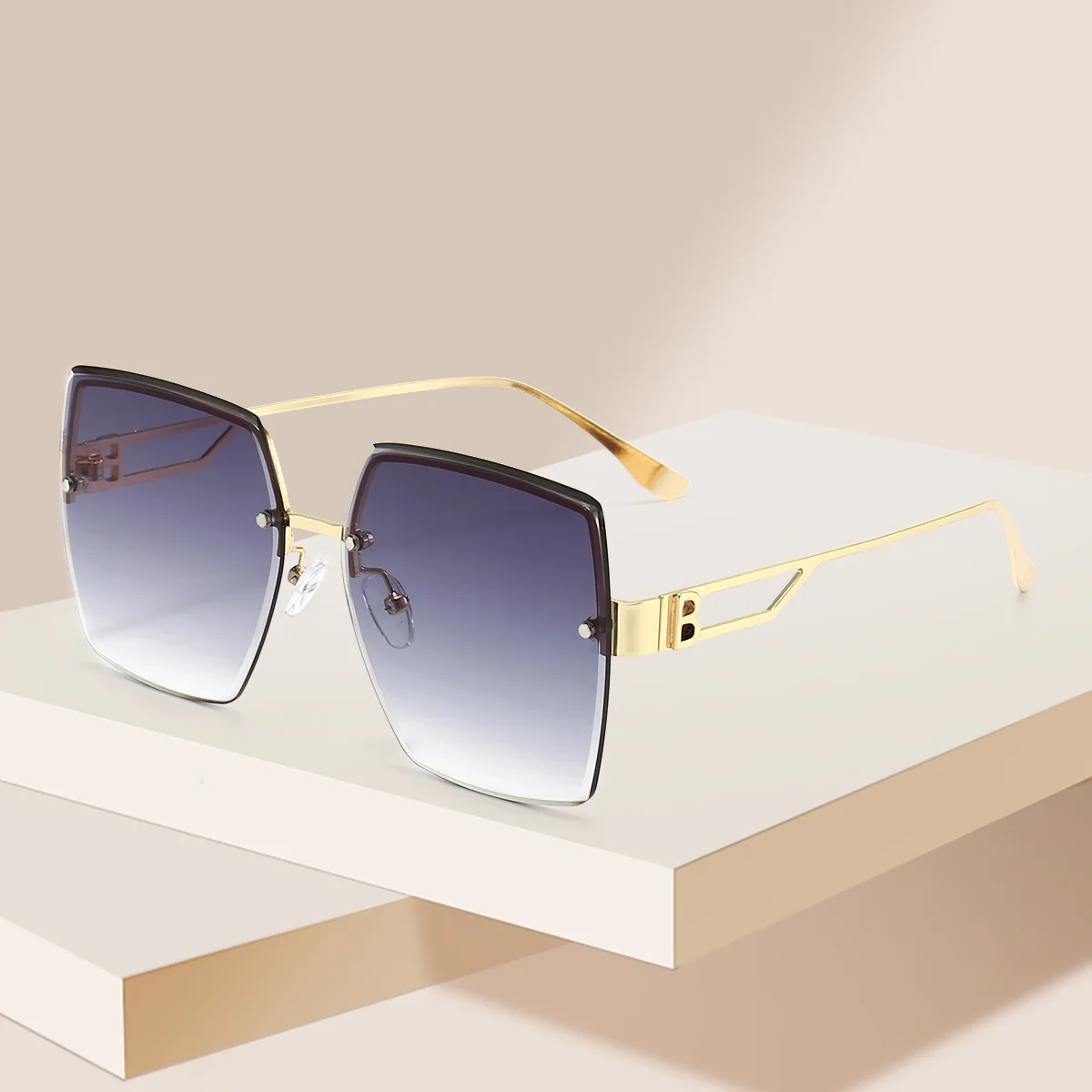 

Classic Retro Luxury Square Colorful B Sunglasses For Women Brand Design Fashion Ladies Summer Outdoor Travel Street Sun Glasses