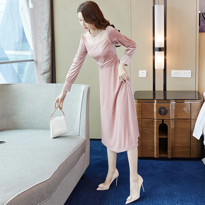Розовое элегантное осенне-зимнее платье женское кружевное винтажное бархатное